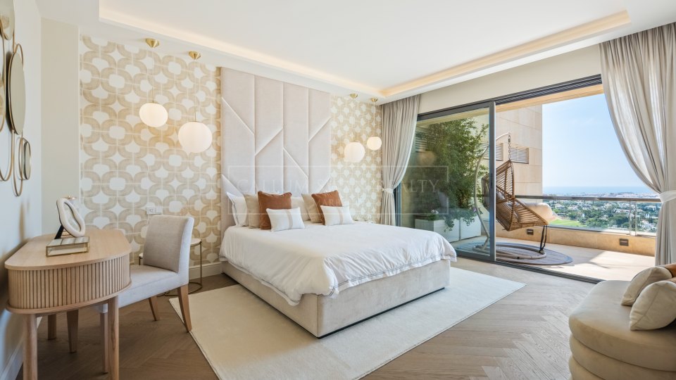 Nueva Andalucia, Penthouse duplex cinq chambres avec vue sur la mer à Los Arrayanes, Nueva Andalucía