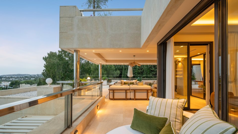 Nueva Andalucia, Penthouse duplex cinq chambres avec vue sur la mer à Los Arrayanes, Nueva Andalucía