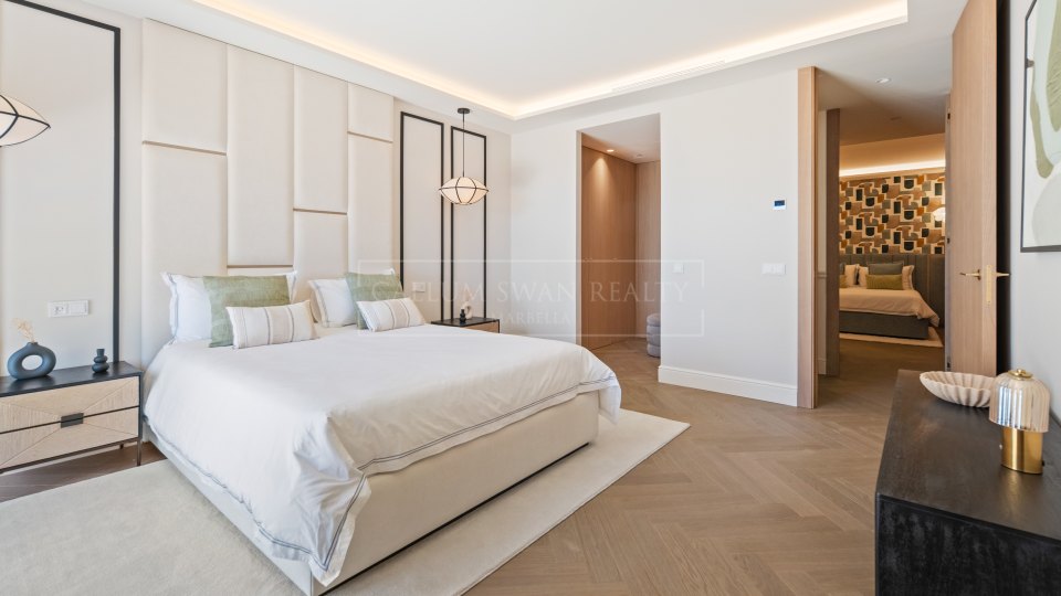 Nueva Andalucia, Penthouse duplex cinq chambres avec vue sur la mer à Los Arrayanes, Nueva Andalucía