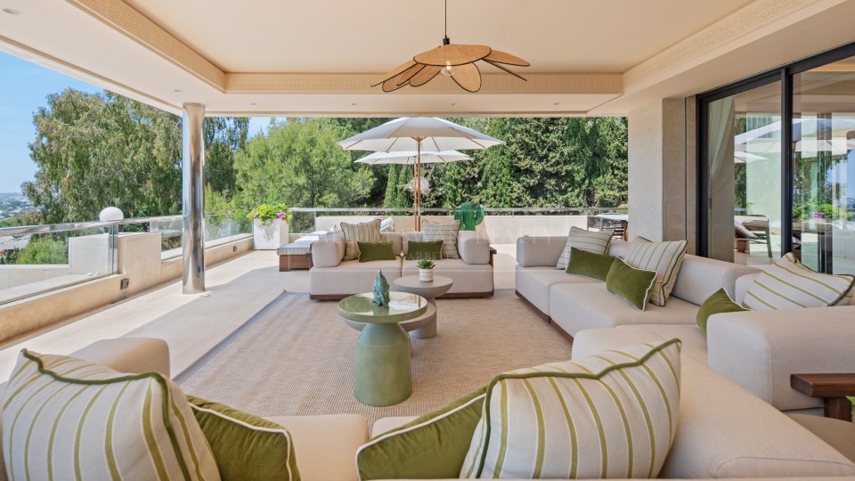 Nueva Andalucia, Penthouse duplex cinq chambres avec vue sur la mer à Los Arrayanes, Nueva Andalucía