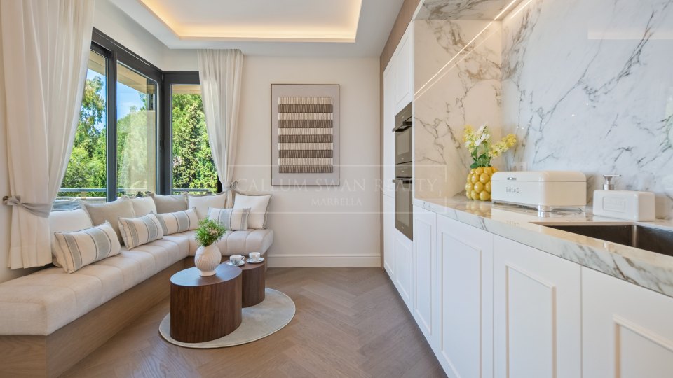 Nueva Andalucia, Penthouse duplex cinq chambres avec vue sur la mer à Los Arrayanes, Nueva Andalucía