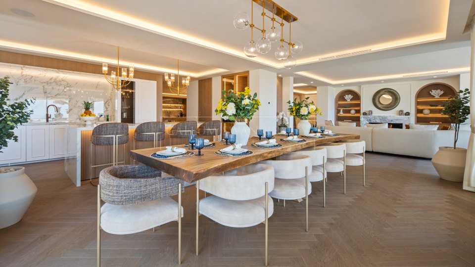 Nueva Andalucia, Penthouse duplex cinq chambres avec vue sur la mer à Los Arrayanes, Nueva Andalucía