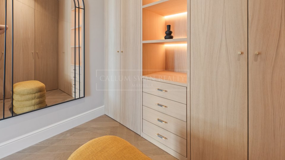 Nueva Andalucia, Penthouse duplex cinq chambres avec vue sur la mer à Los Arrayanes, Nueva Andalucía