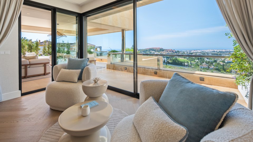 Nueva Andalucia, Penthouse duplex cinq chambres avec vue sur la mer à Los Arrayanes, Nueva Andalucía