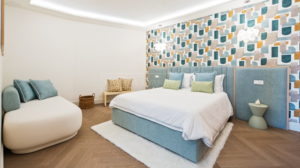 Nueva Andalucia, Penthouse duplex cinq chambres avec vue sur la mer à Los Arrayanes, Nueva Andalucía