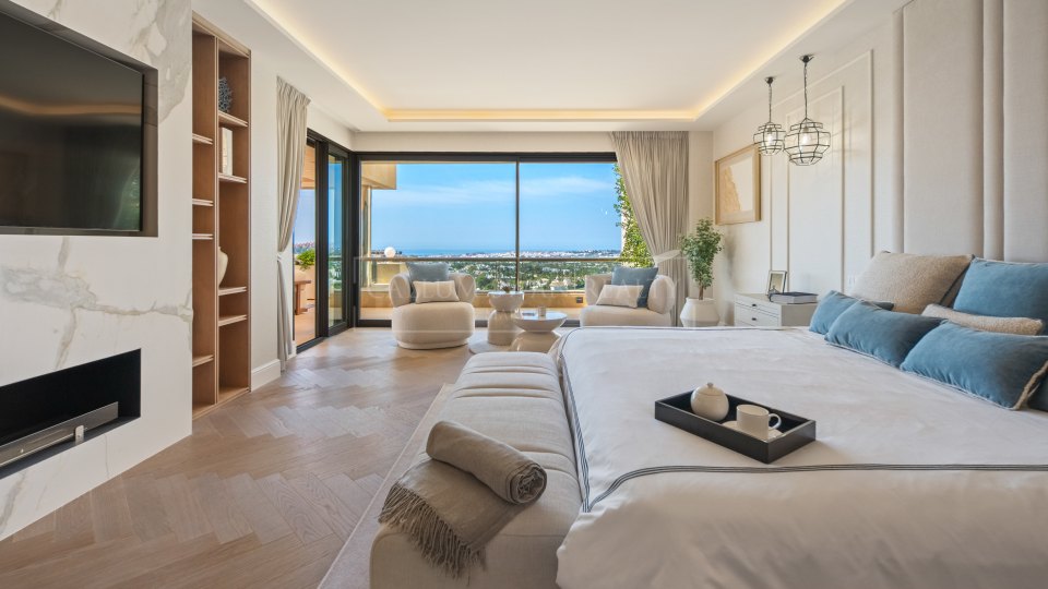Nueva Andalucia, Penthouse duplex cinq chambres avec vue sur la mer à Los Arrayanes, Nueva Andalucía
