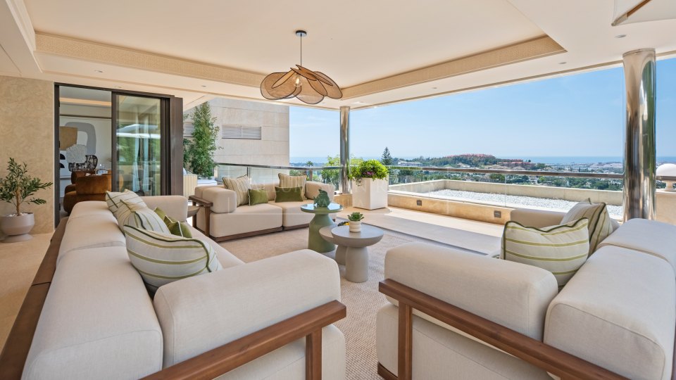 Nueva Andalucia, Penthouse duplex cinq chambres avec vue sur la mer à Los Arrayanes, Nueva Andalucía