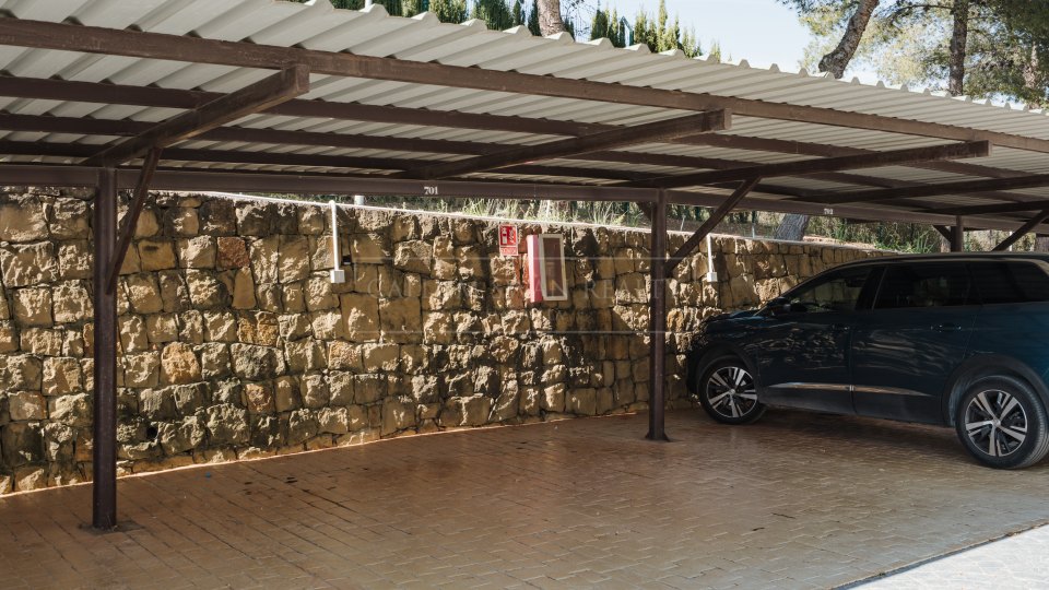 Nueva Andalucia, Renovated Ground Floor Apartment in La Quinta Village, Nueva Andalucía
