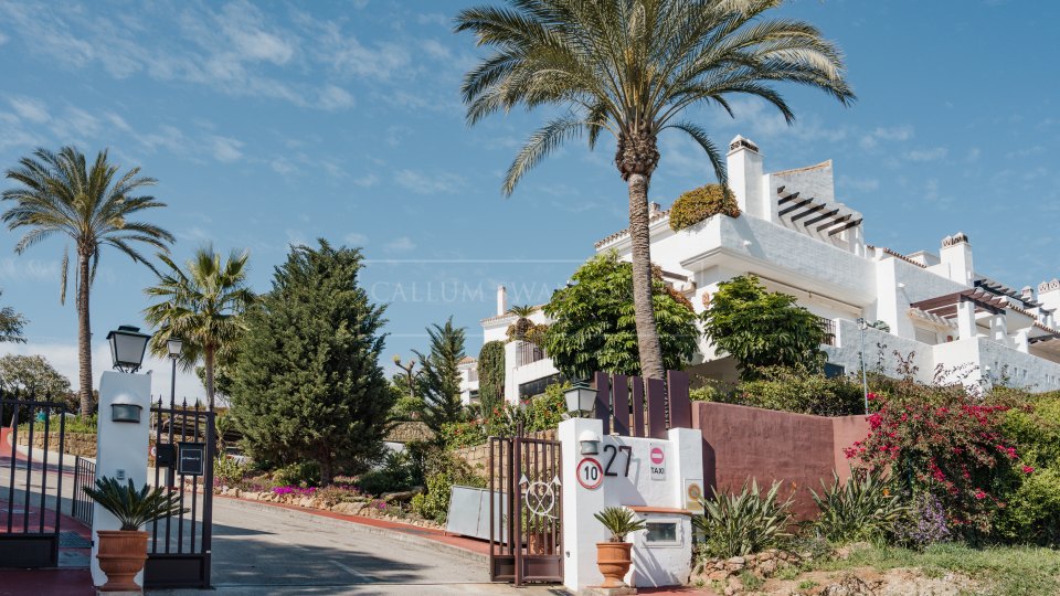 Nueva Andalucia, Renovated Ground Floor Apartment in La Quinta Village, Nueva Andalucía