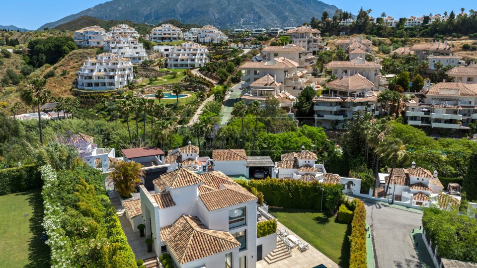 Nueva Andalucia, Villa rénovée de cinq chambres à Los Naranjos Hill Club, Nueva Andalucía