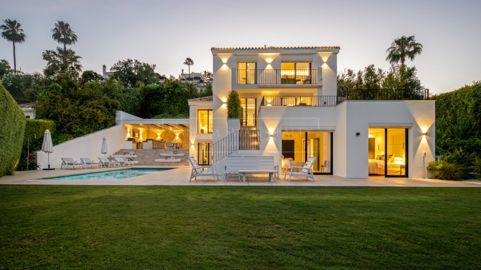 Nueva Andalucia, Villa rénovée de cinq chambres à Los Naranjos Hill Club, Nueva Andalucía