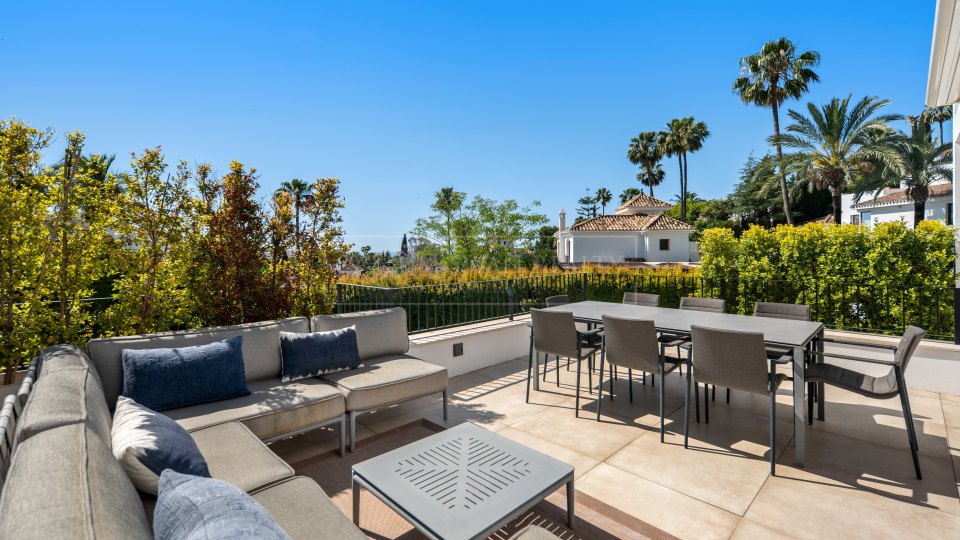 Nueva Andalucia, Villa rénovée de cinq chambres à Los Naranjos Hill Club, Nueva Andalucía