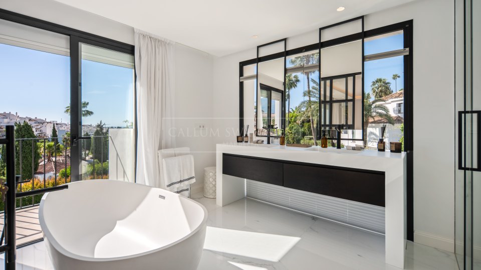 Nueva Andalucia, Villa rénovée de cinq chambres à Los Naranjos Hill Club, Nueva Andalucía