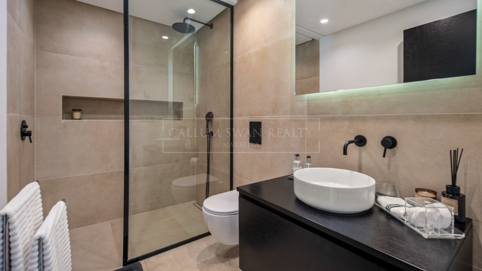 Nueva Andalucia, Villa rénovée de cinq chambres à Los Naranjos Hill Club, Nueva Andalucía