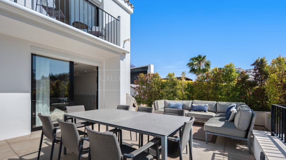 Nueva Andalucia, Villa rénovée de cinq chambres à Los Naranjos Hill Club, Nueva Andalucía