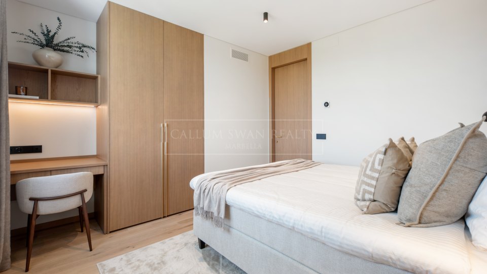 Marbella Este, Ático de tres dormitorios frente a la playa en Los Monteros, Marbella Este