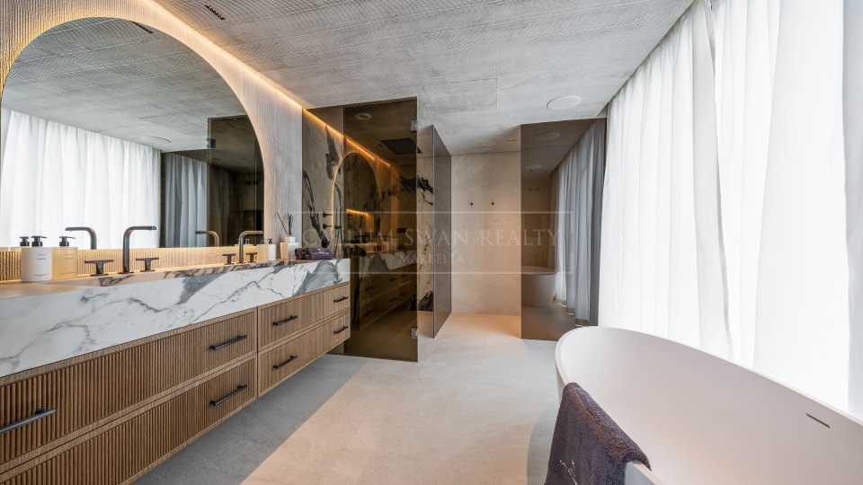 Nueva Andalucia, Spacieuse villa en bord de golf à Las Brisas, Nueva Andalucía