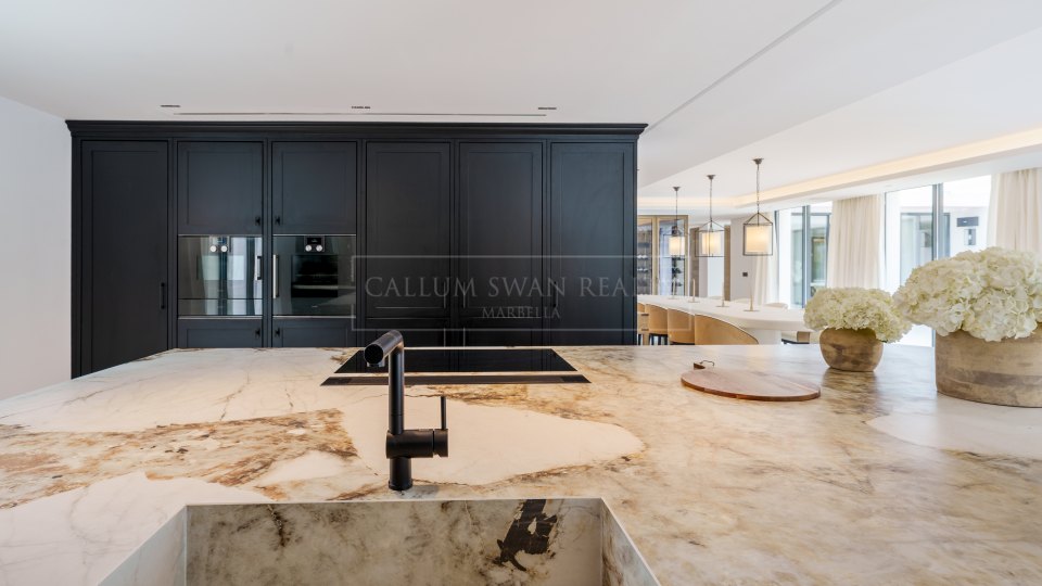 Nueva Andalucia, Spacieuse villa en bord de golf à Las Brisas, Nueva Andalucía