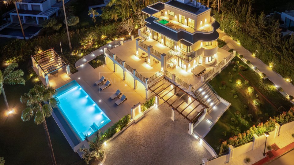 Nueva Andalucia, Villa Golfside de six chambres avec vue sur la mer à Nueva Andalucía