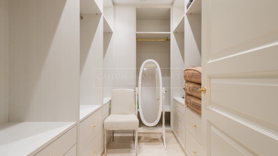 Estepona, Villa de plage contemporaine avec sept chambres à Casasola, Estepona