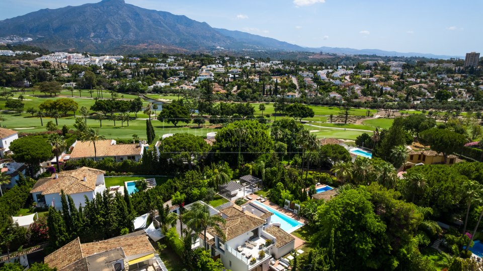 Nueva Andalucia, Villa rénovée de quatre chambres à Las Brisas, Nueva Andalucía