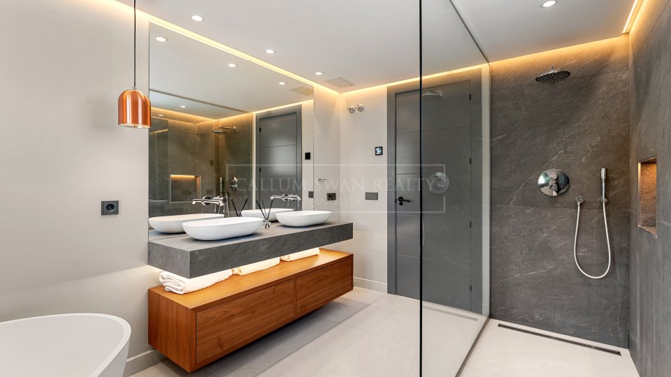 Nueva Andalucia, Villa rénovée de quatre chambres à Las Brisas, Nueva Andalucía