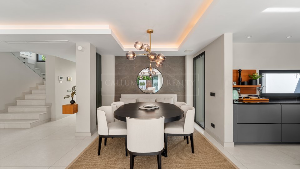 Nueva Andalucia, Villa rénovée de quatre chambres à Las Brisas, Nueva Andalucía