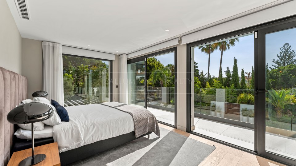 Nueva Andalucia, Villa rénovée de quatre chambres à Las Brisas, Nueva Andalucía
