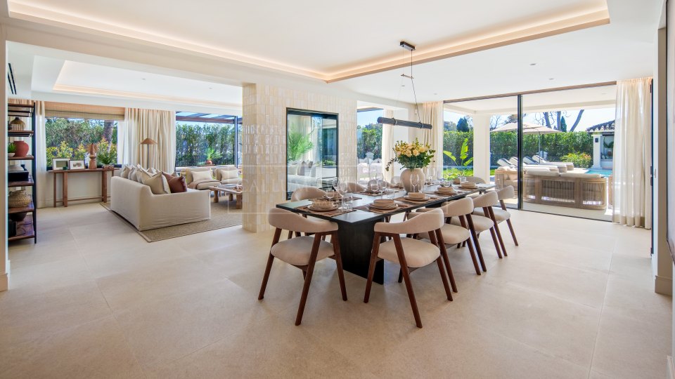 Nueva Andalucia, Five-Bedroom Frontline Golf Villa in La Cerquilla, Nueva Andalucía
