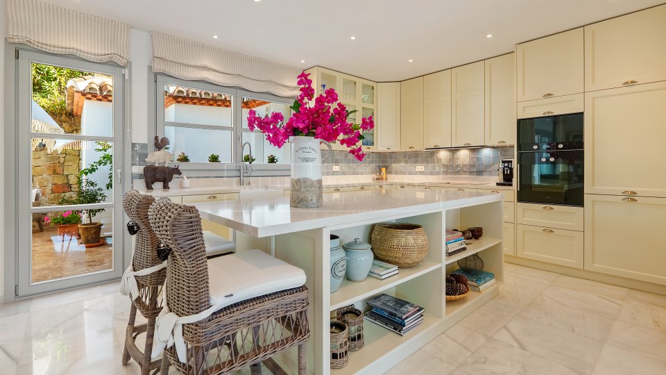 Marbella Golden Mile, Mediterranean Four-Bedroom Villa for Sale in Sierra Blanca, Marbella