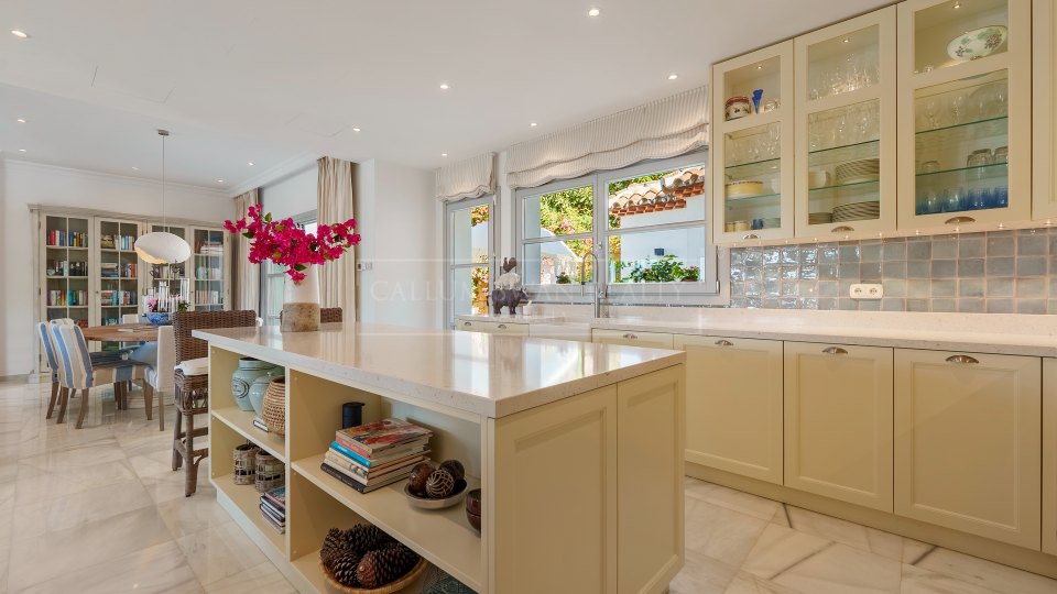 Marbella Golden Mile, Mediterranean Four-Bedroom Villa for Sale in Sierra Blanca, Marbella