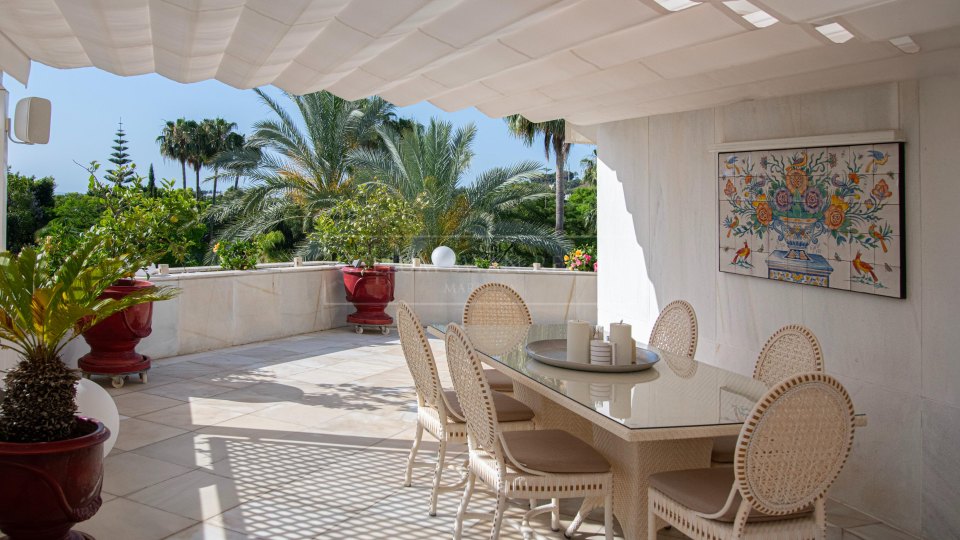 Nueva Andalucia, Penthouse duplex de quatre chambres avec vue sur la mer à Los Granados Golf, Nueva Andalucía