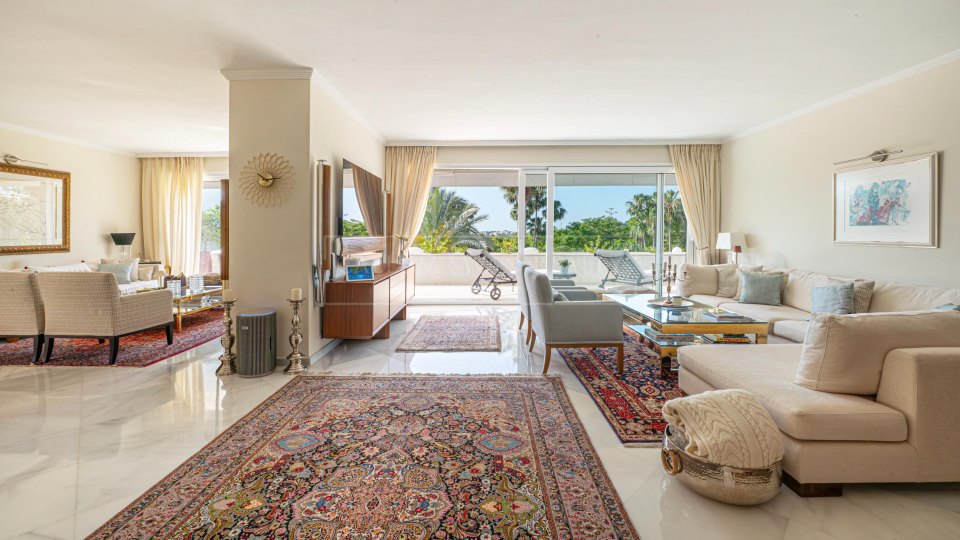 Nueva Andalucia, Penthouse duplex de quatre chambres avec vue sur la mer à Los Granados Golf, Nueva Andalucía