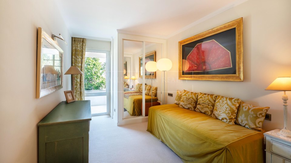Nueva Andalucia, Penthouse duplex de quatre chambres avec vue sur la mer à Los Granados Golf, Nueva Andalucía