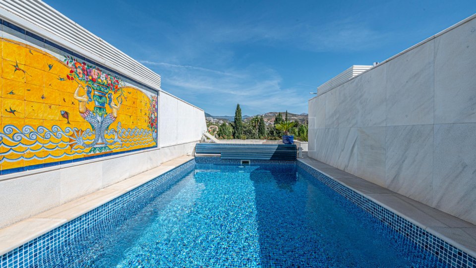 Nueva Andalucia, Penthouse duplex de quatre chambres avec vue sur la mer à Los Granados Golf, Nueva Andalucía