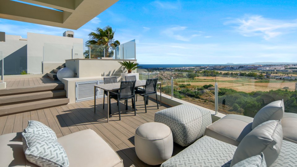 Nueva Andalucia, Villa contemporaine de quatre chambres avec vue panoramique sur la mer à Nueva Andalucía