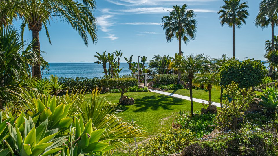 Estepona, Appartement de trois chambres en première ligne de plage à vendre dans Las Dunas Park, Estepona