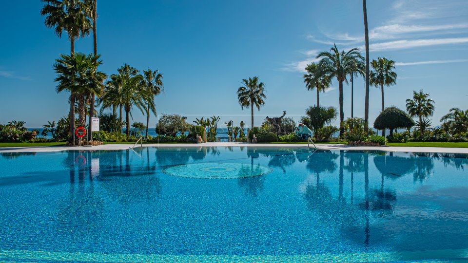 Estepona, Appartement de trois chambres en première ligne de plage à vendre dans Las Dunas Park, Estepona
