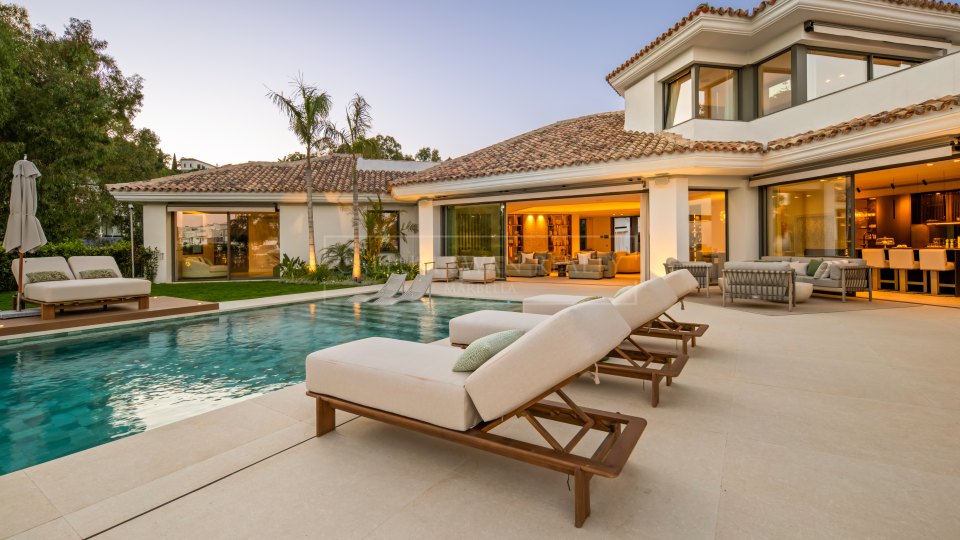 Benahavis, Villa de style méditerranéen de six chambres à vendre à El Herrojo, Benahavís