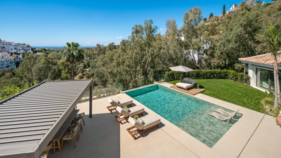 Benahavis, Villa de style méditerranéen de six chambres à vendre à El Herrojo, Benahavís