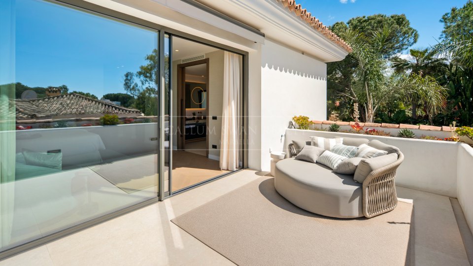 Benahavis, Villa de style méditerranéen de six chambres à vendre à El Herrojo, Benahavís