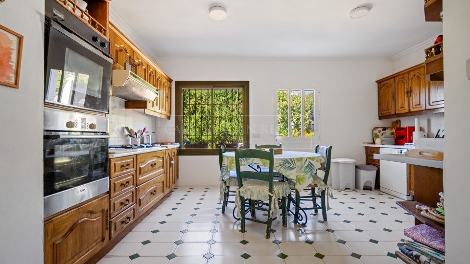 Marbella, Villa de style andalou avec potentiel de rénovation à La Merced, Marbella