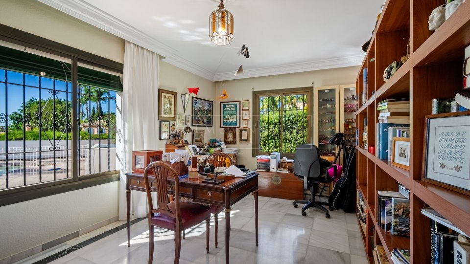 Marbella, Villa de style andalou avec potentiel de rénovation à La Merced, Marbella