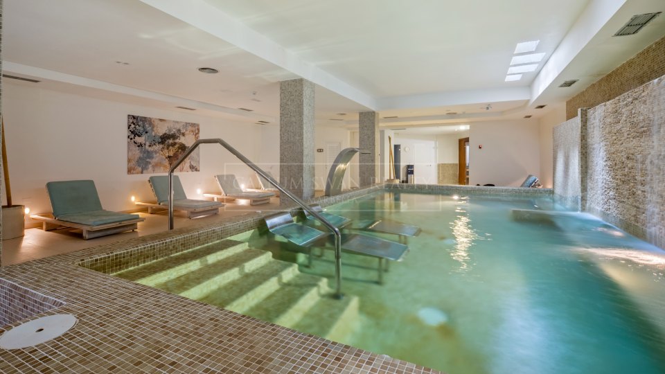 Nueva Andalucia, Penthouse duplex trois chambres à vendre dans le Aloha Hill Club, Nueva Andalucía