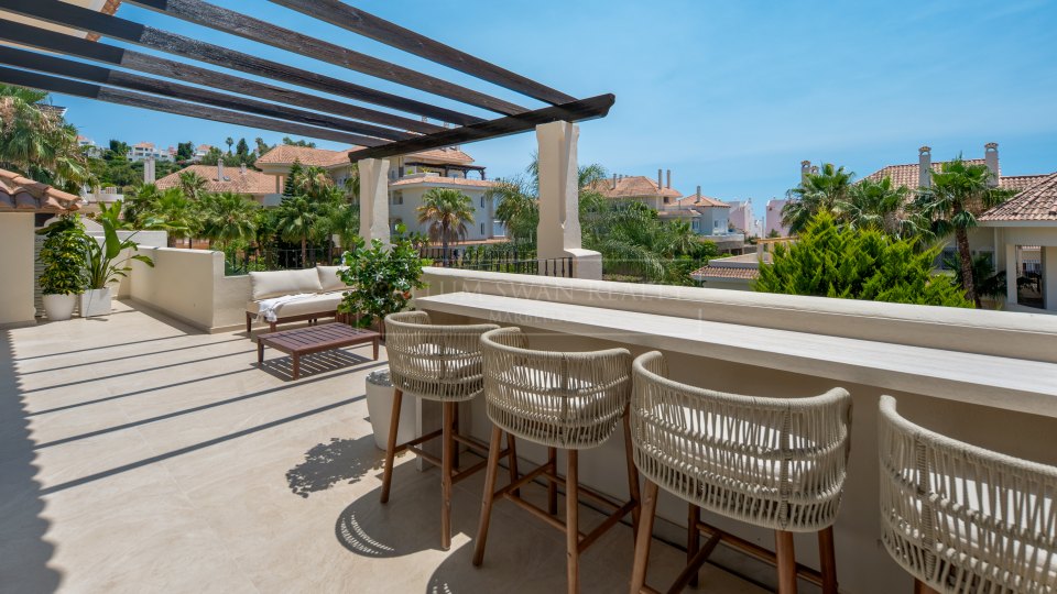 Nueva Andalucia, Penthouse duplex trois chambres à vendre dans le Aloha Hill Club, Nueva Andalucía