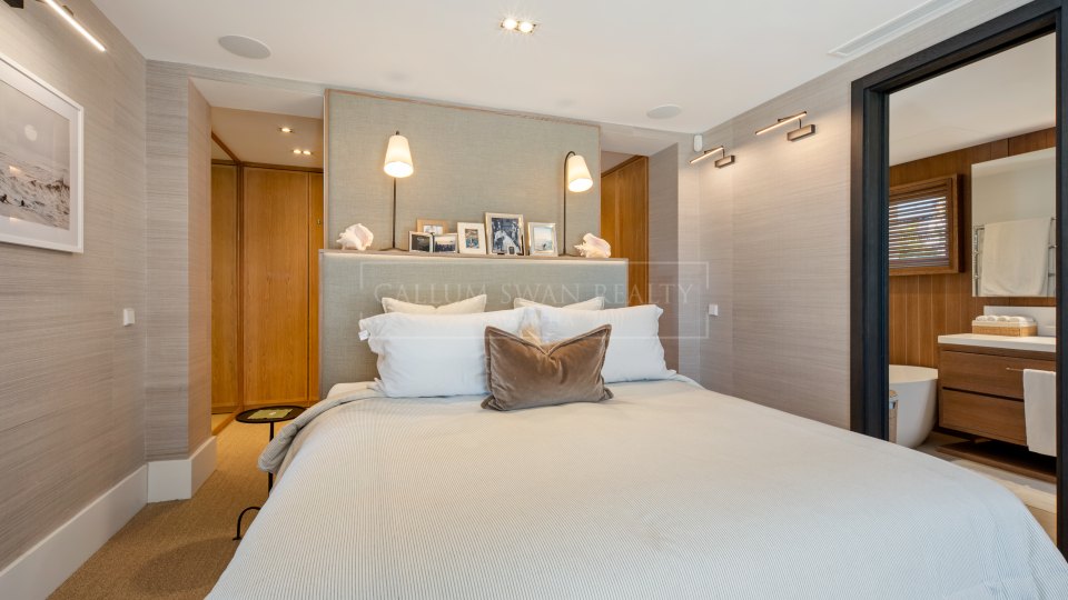 Marbella Golden Mile, Appartement d'une chambre en bord de mer à vendre à Marina Puente Romano, Golden Mile