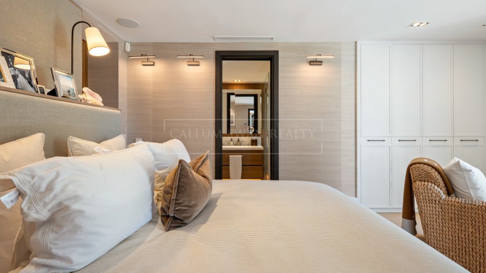 Marbella Golden Mile, Appartement d'une chambre en bord de mer à vendre à Marina Puente Romano, Golden Mile