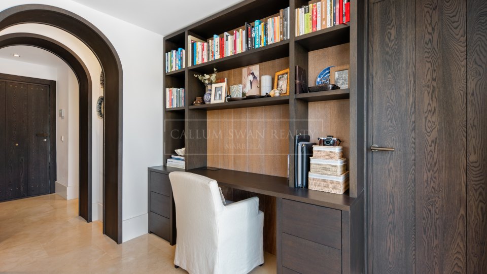 Marbella Golden Mile, Appartement d'une chambre en bord de mer à vendre à Marina Puente Romano, Golden Mile