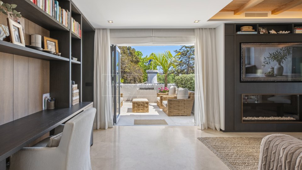 Marbella Golden Mile, Appartement d'une chambre en bord de mer à vendre à Marina Puente Romano, Golden Mile