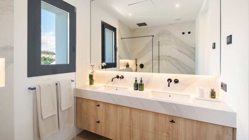 Benahavis, Villa contemporaine de cinq chambres à vendre à Puerto del Almendro, Benahavís